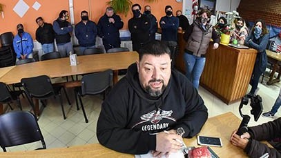 Decisión en Asamblea. Los empleados dentro del IAS descartaron el acuerdo para reubicar  a 160 agentes y exigieron la renuncia de las autoridades de Lotería.