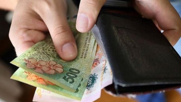 El índice de salarios aumentó 0,6% en junio y acumula en el año una suba del 14,2%, por debajo de la inflación en ese período, informó el INDEC.
