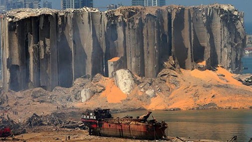 La cara del desastre. El silo del puerto se redujo a escombros después de la explosión de tres kilotones en el puerto de Beirut, Líbano.