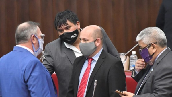 Charlas. Fueron varios los oradores a la hora de aprobar la renegociación de la deuda de la provincia.