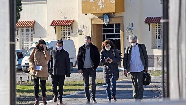 Equipo. La comitiva provincial y municipal que se entrevistó con la cúpula de la U-6 para tener más detalles.