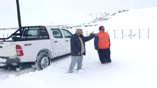 Iniciativas. El Gobierno apoya proyectos de ganadería y producción en Aldea Beleiro, a 5 kilómetros del límite con Chile y con 240 habitantes. 
