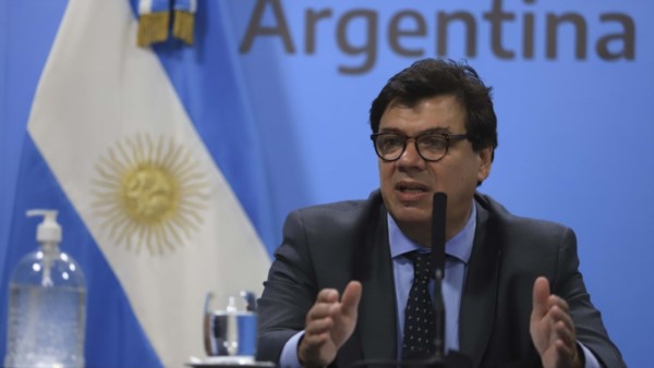 El ministro de Trabajo, Claudio Moroni, consideró que en el país no existe una causa económica para que se vayan las compañías.