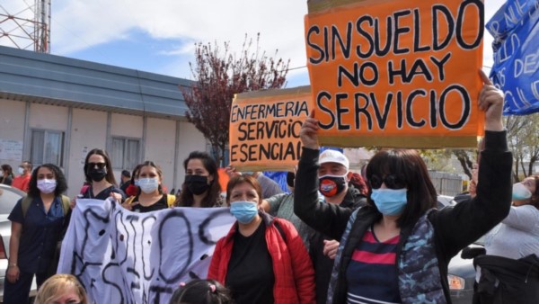Carteles. Los reclamos por el atraso en el pago de los salarios se repiten semana tras semana en Rawson.