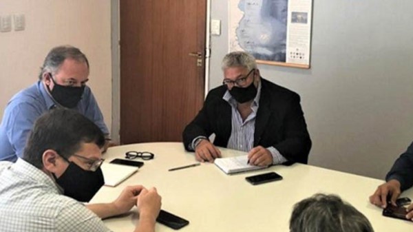 La reunión tuvo lugar en la sede del Ministerio de Ambiente provincial.