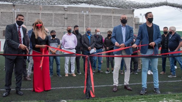 En una jornada de emociones, se inauguró la nueva obra “Rojinegra”.