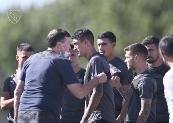 Falcioni dirigió su primera práctica en su regreso a Independiente.