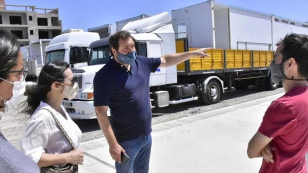 Arribaron a Puerto Madryn 28 camiones con las estructuras y módulos para la construcción del Hospital.