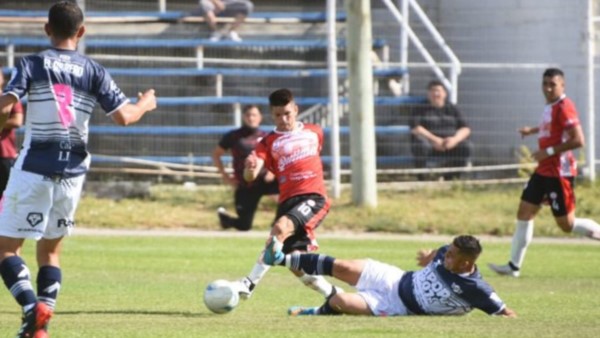Jorge Newbery y Huracán volvieron a empatar en el clásico comodorense y el resultado favorece a la CAI.