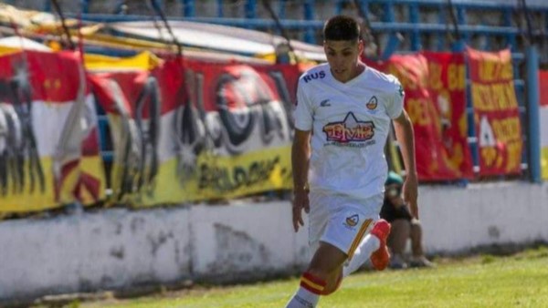 Gabriel Obredor, en acción con los colores de Cruz del Sur de Bariloche. Fue titular en ambos partidos.