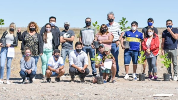 La Municipalidad de Dolavon entregó los primeros terrenos sociales del nuevo barrio Antonia Ledesma.