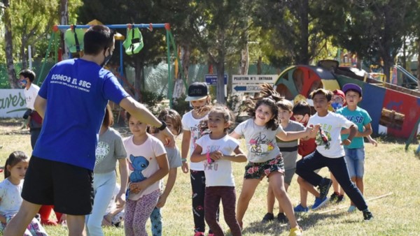 Juegos. Una postal de los juegos que los chicos pudieron hacer durante el inicio de las colonias del SEC.