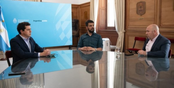 El Intendente de Puerto Madryn, Gustavo Sastre, reunido con Eduardo de Pedro y Pablo Giles.
