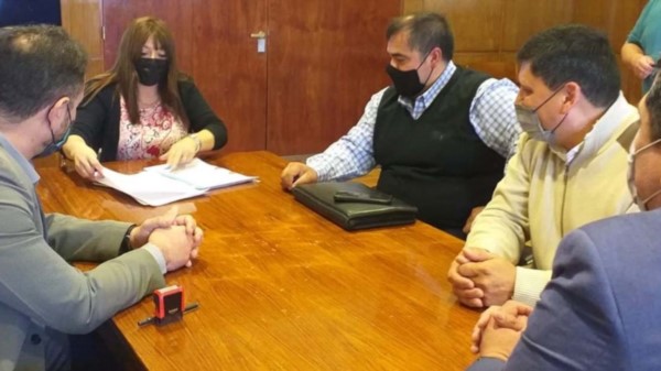 Se trata de acuerdos que prevén el uso de una vivienda para personal de Policía y la cesión de un vehículo.