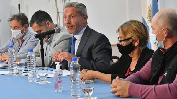 Arcioni presentó los Juegos Comunales y entregó 43 kits deportivos.