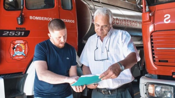 Dante Bowen entregó la ordenanza promulgada por el Ejecutivo.