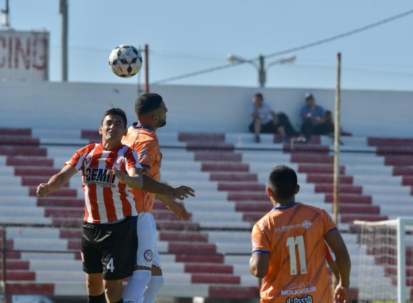 Racing y Moreno quedaron a mano en el Cayetano (Foto: Daniel Feldman/Jornada).