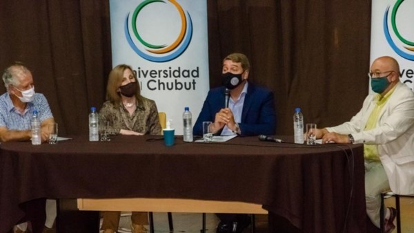 Damián Biss y Graciela Di Perna realizaron el anuncio en Rawson.