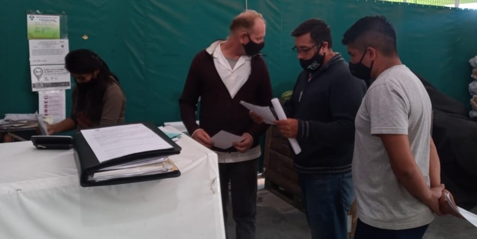 También se llevaron adelante durante todo el día de ayer controles bromatológicos a los puestos.