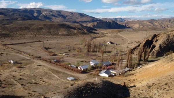 Los hermosos y desolados paisajes de Piedra Parada. La escuela secundaria alberga a unos pocos alumnos y docentes que viven por la zona.
