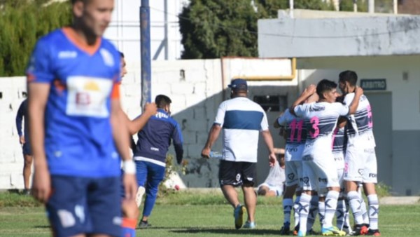 Jorge Newbery clasificó con autoridad a la final de la Patagonia, donde espera rival. Se define el miércoles.