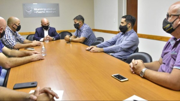 Reunión entre Sastre y los integrantes del Gabinete Municipal sobre el retorno de los talleres culturales.