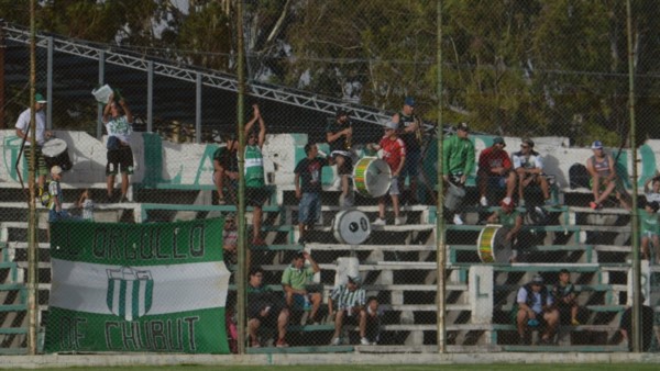 Volvió el fútbol y parece que volvió la gente. Ayer en el amistoso de Germinal e Independiente en El Fortín de Rawson.