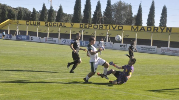 Gran intervención del arquero Ojeda que tuvo una buena presentación en el arco “aurinegro”. En la próxima fecha, Madryn visita a Ferro de Pico.