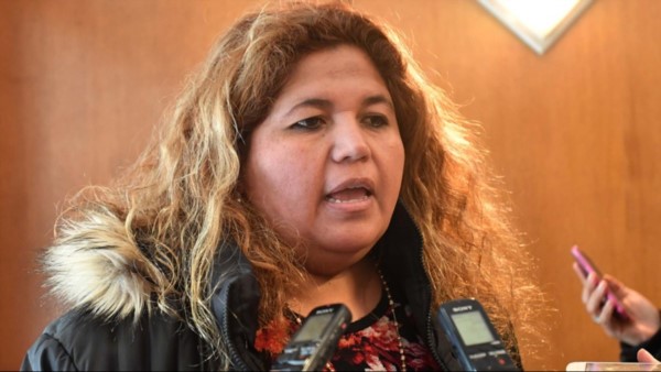 Al banquillo. Leticia Huichaqueo, exministra de Familia y símbolo de la causa de la Emergencia Económica. 