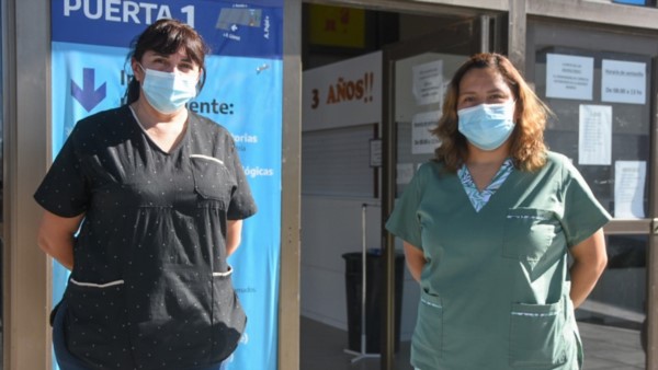 Yolanda Idiarte y María del Carmen Galindo, integrantes del vacunatorio del hospital Isola, dieron precisiones.