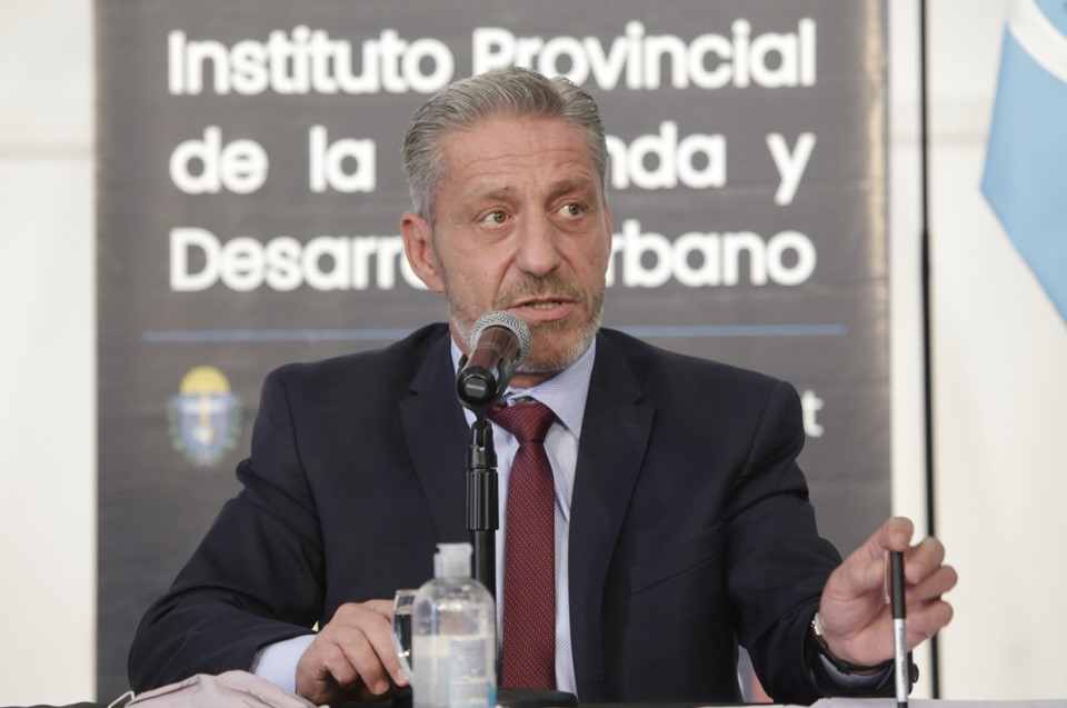 Optimismo. Arcioni ratificó su idea de que no hay atraso salarial y de que tampoco hay ya escalonamiento.