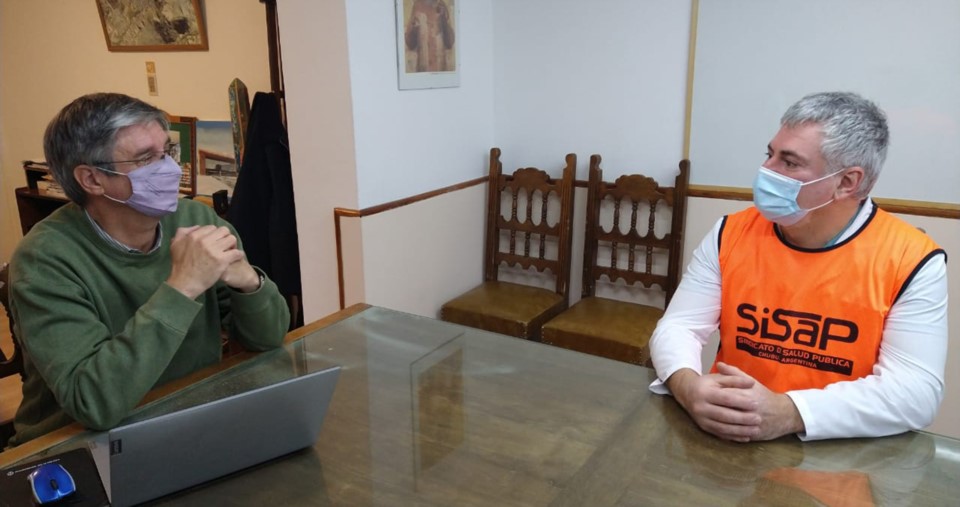 El intendente Sergio Ongarato junto a Luciano Nataine, delegado en Esquel y Zona Oeste del SISAP.