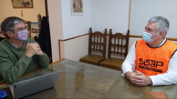 El intendente Sergio Ongarato junto a Luciano Nataine, delegado en Esquel y Zona Oeste del SISAP.