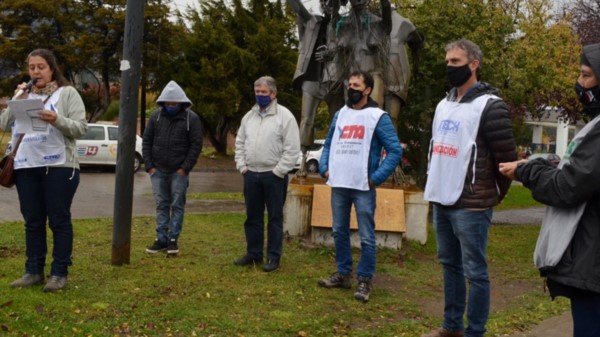 Los trabajadores realizaron el acto por el 1º de Mayo en el monumento al trabajador patagónico.