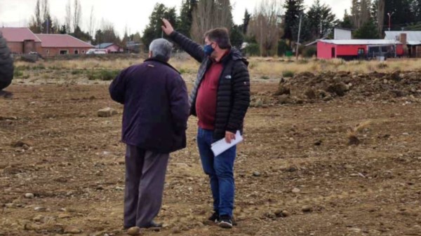 Además de su advertencia, el intendente Currilén se reunió con el diputado Igón por construcción de casas.