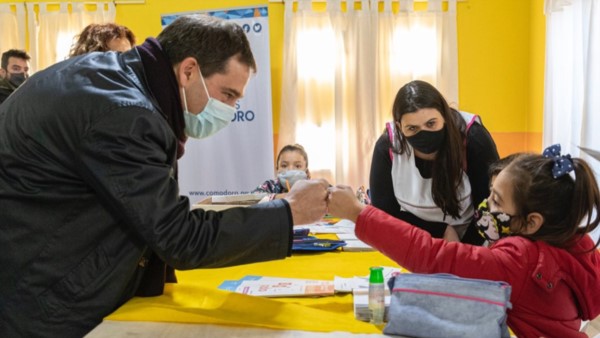 Saludo de pandemia. Luque decidió lanzar una iniciativa para que los chicos no sigan perdiendo contenidos.