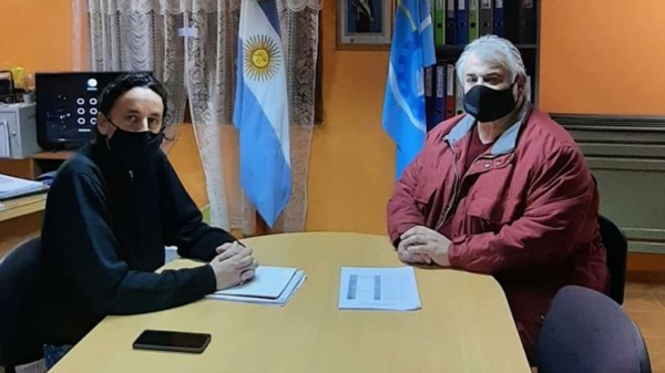 Diego Pérez, intendente de Río Pico, junto a Sergio De Cicco.