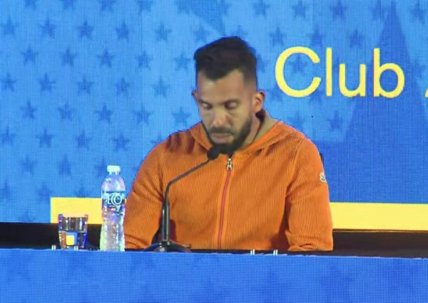 Entre lágrimas, Tevez anunció que deja de jugar en Boca.