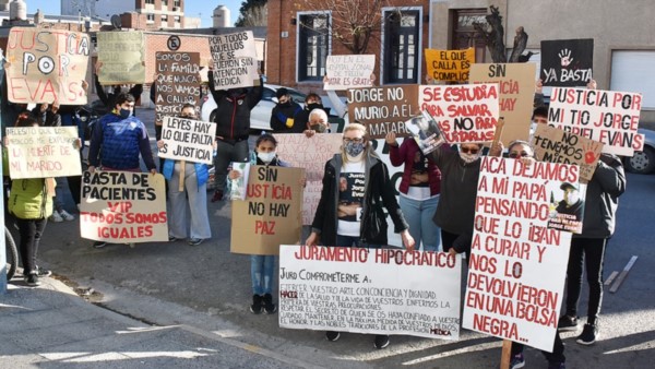 La protesta se produjo en las mismas instalaciones del edificio estatal perteneciente al Ministerio de Salud.