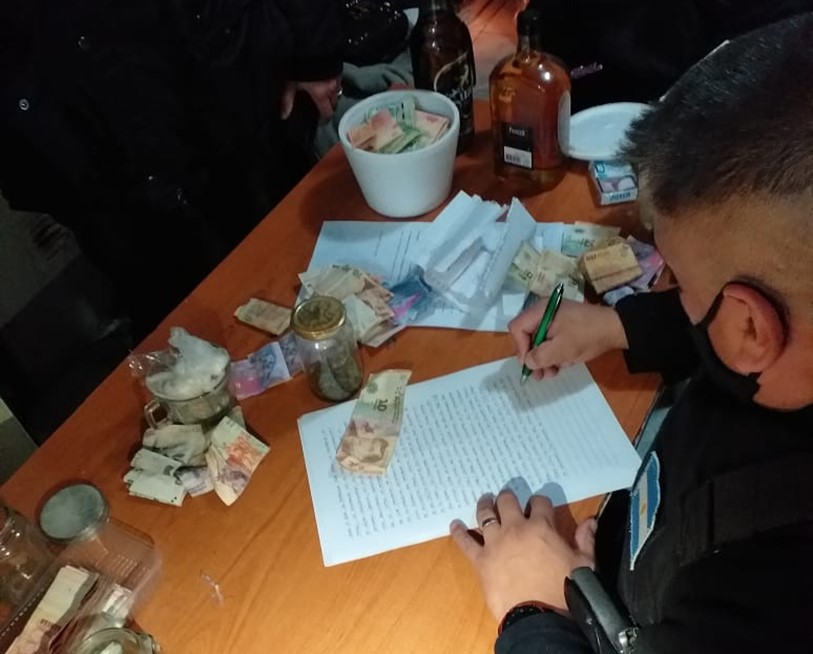 Los allanamientos se realizaron en el Área 16 y en el barrio San Ramón.