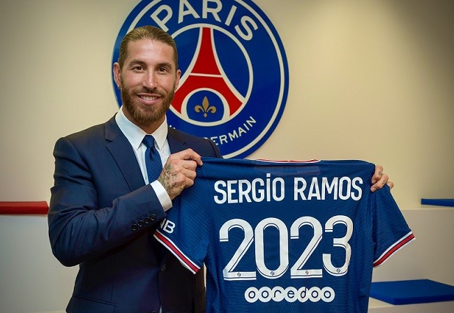 Ramos publicó en sus redes sociales: "El mejor lugar para seguir soñando, el mejor club para seguir ganando. Vamos a luchar con todo y por todo. Allez PSG".