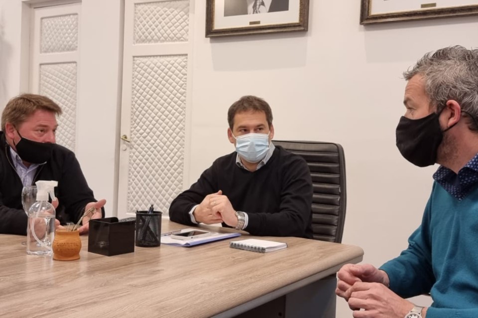 Luque y parte de sus funcionarios reunidos con el titular del IPA, Nicolás Cittadini.