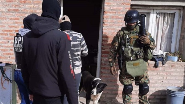 Los allanamientos se llevaron a cabo en los barrios Oeste y Tiro.