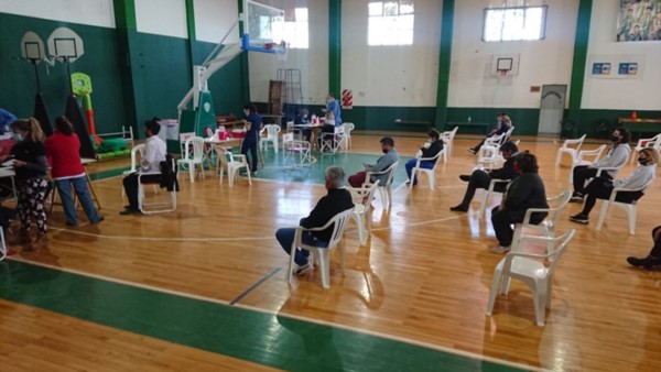 Gran cantidad de concurrentes para vacunarse en el Club Germinal.