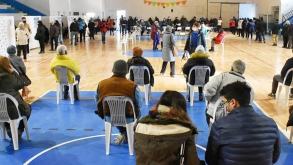 Los vecinos en gran número concurrieron a los vacunatorios.