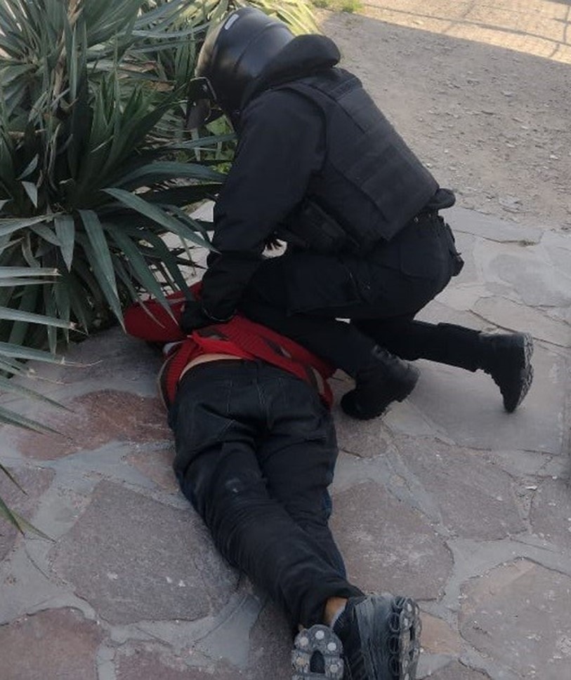Manos en la masa. El delincuente finalmente fue llevado por la Policía.