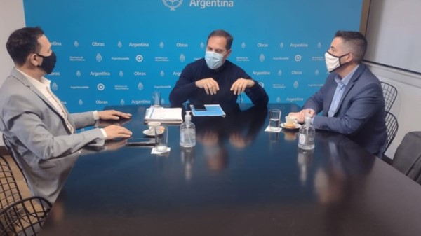 Gestión. El intendente en una de sus reuniones en Capital Federal.