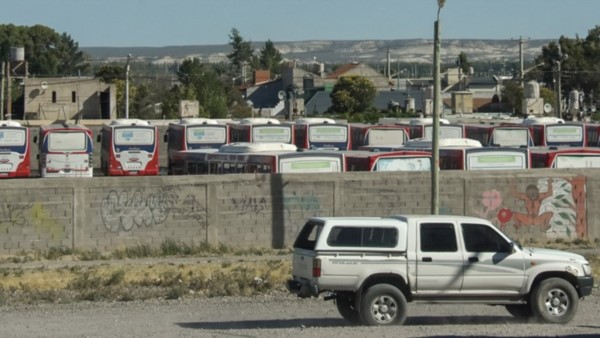 Paradas vacías. La empresa de transporte “El 22” guardó las unidades debido a la medida de fuerza.