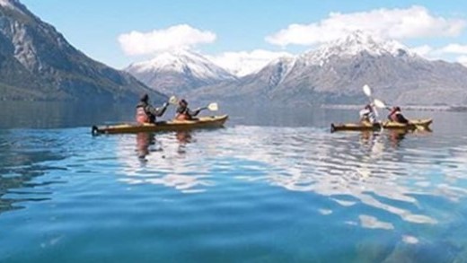 Aguas claras. Puerto Patriada ofrece paseos en kayak y deportes nauticos. Después de una semana desde el temporal, volvió la luz y los veraneantes disfrutan de las instalaciones.