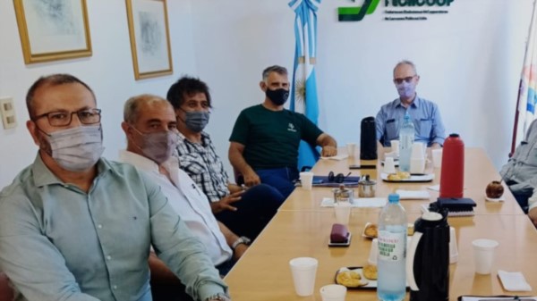 Debate. En la mesa de trabajo advirtieron que el cambio climático ya es una realidad para el río Chubut. 